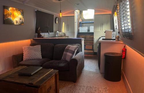 Skipton Boat Rental | The Boat