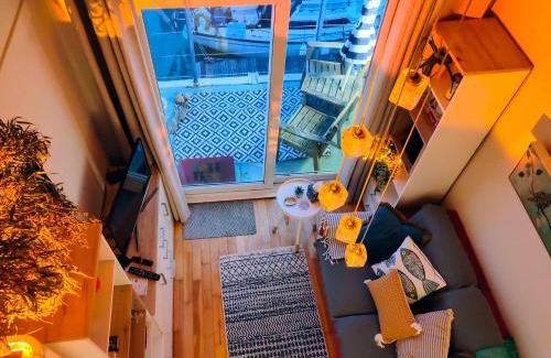 Seafront Apartment | The Boat View - Sea View - Tiny home Brighton Marina