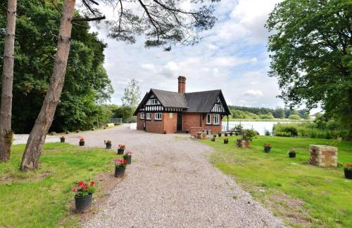 Lichfield House | The Boathouse