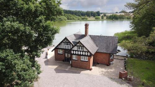Lichfield House | The Boathouse