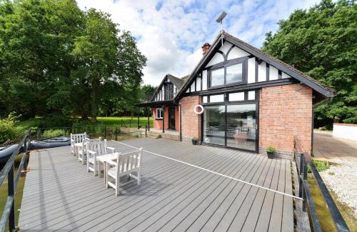 Lichfield House | The Boathouse