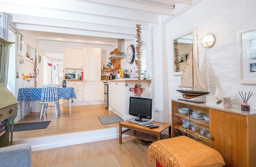 St Dogmaels Cottage | The Boathouse, Holiday Cottage St Dogmaels, Sleeps 2, 1 bedrooms, bathrooms