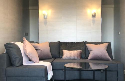Enniskillen House | The Boatyard Glamping Lodges-Fairline Lodge
