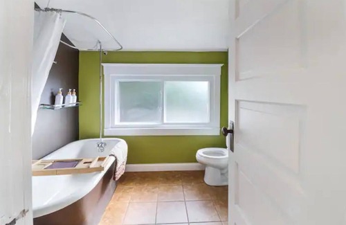 Wyoming House | ~The Boho Vibe House~Hot Tub~Free Parking!