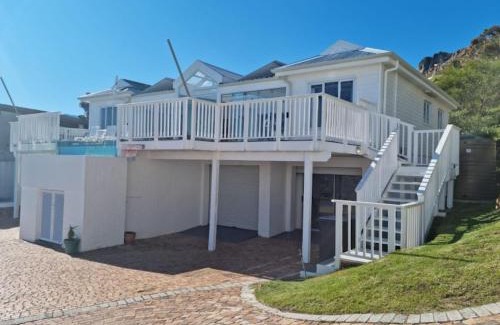Mountainside House | 'The Bolussi Beachhouse', sleeps 12 in 6 en-suite bedrooms with Indoor Pool