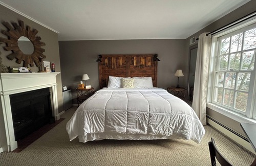 Warrensburg Hotel | The Bond Inn Room #8