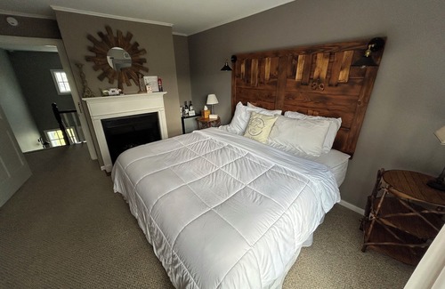 Warrensburg Hotel | The Bond Inn Room #8