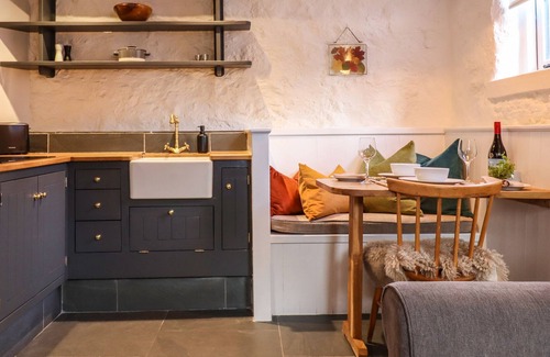 Chagford Cottage | THE BOOT ROOM, pet friendly, character holiday cottage in Chagford