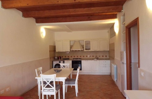 Tresana House | The Borgo di Tresana Ambra, free Wi-Fi, private garden