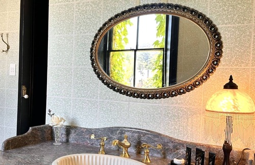 Mittagong Apartment | The Boston Ivy 1880 - The Residence