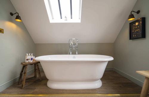 Henley Bed & Breakfast | The Bottle & Glass Inn - Book All 3 Rooms