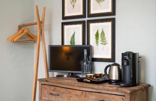 Henley Bed & Breakfast | The Bottle & Glass Inn - Garden View - Room 1