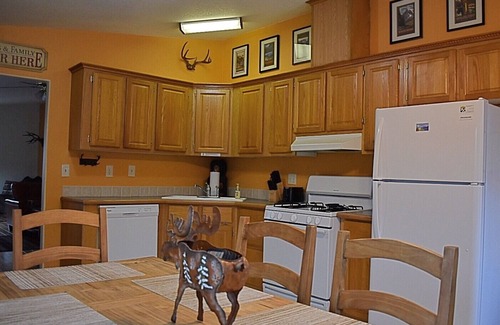 Florissant Cabin | The Boulders - Cozy cabin w/large deck, hot tub, WiFi. No Cancellation Fees!