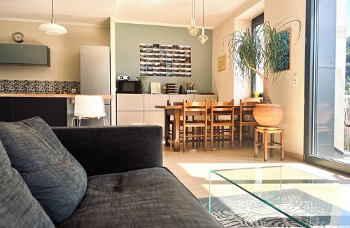 Saint-Claude Apartment | The Boulevard Bellevue balcony