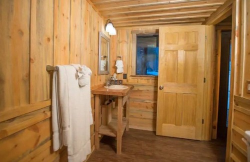 Zion National Park East Entrance Cabin | The Boundary Cabin 4