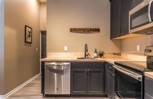 Highlands Apartment | The Bourbon King - Walk to everything! Cozy! Chic!