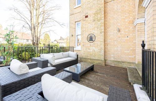Trafford Apartment | The Bowdon- Luxury Apartment Secure Gated Parking