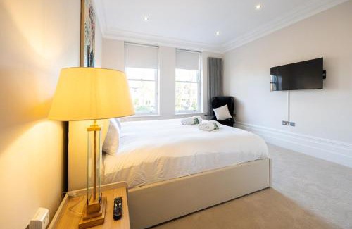 Trafford Apartment | The Bowdon- Luxury Apartment Secure Gated Parking