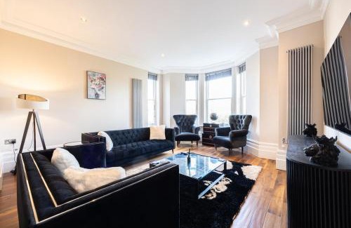 Trafford Apartment | The Bowdon- Luxury Apartment Secure Gated Parking