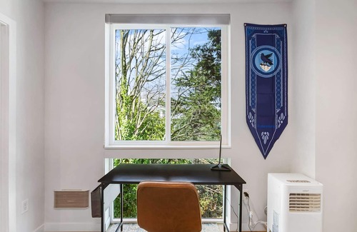 East Queen Anne Apartment | The Boy Who Lived, Harry Potter's Sweet Suite