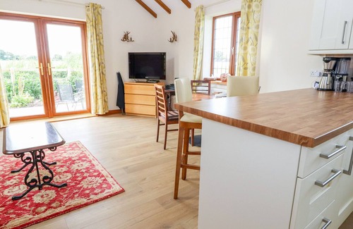 Overton-on-dee Cottage | THE BRAMBLES, pet friendly, with a garden in Bangor-On-Dee