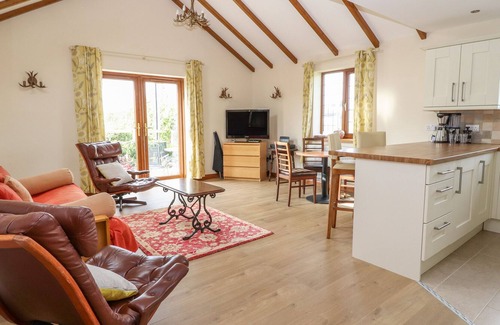 Overton-on-dee Cottage | THE BRAMBLES, pet friendly, with a garden in Bangor-On-Dee