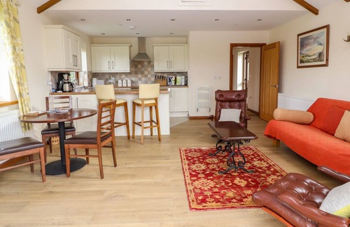 Overton-on-dee Cottage | THE BRAMBLES, pet friendly, with a garden in Bangor-On-Dee