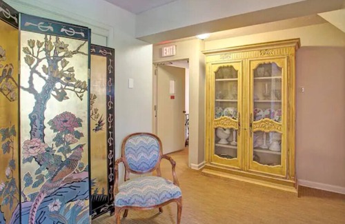 Jamestown Bed & Breakfast | The Brandywine Room at The Oakes Hotel-King Bed