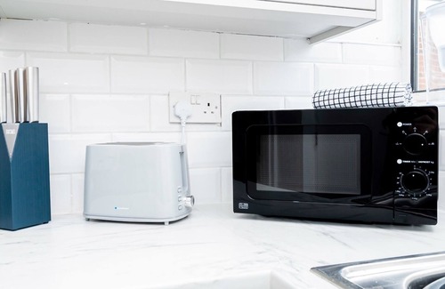 Bloxwich House | The Brays House for families, contractors and professionals, Birmingham