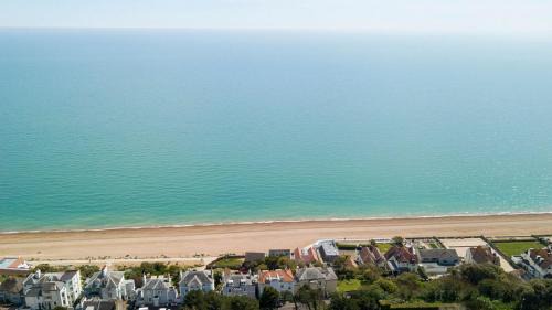 Folkestone Villa | The Breakers - Riviera Apartment