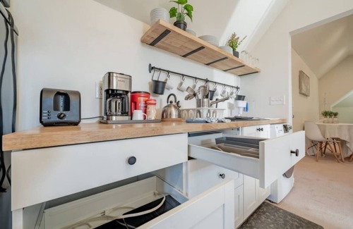 Brewers Hill House | The Brewer 1BD Loft Downtown MKE Free WI-FI!
