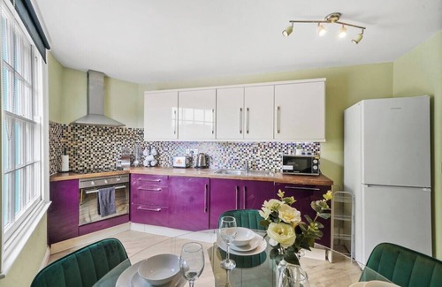 Bristol Floating Harbour Apartment | The Bristol Harbourside Apartments - Sleeps 16