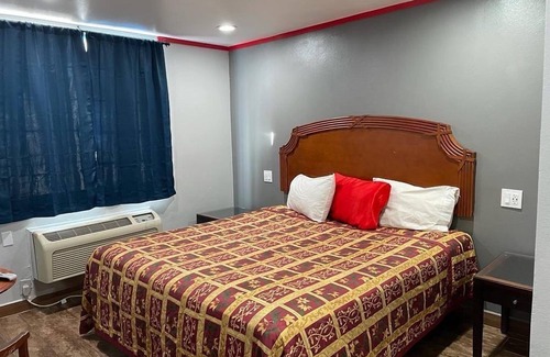 Los Angeles Hotel | The Broadway Inn