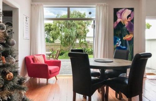 New Plymouth House | The Brooklands Bungalow - charming garden cottage