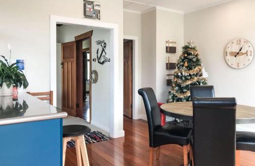 New Plymouth House | The Brooklands Bungalow - charming garden cottage