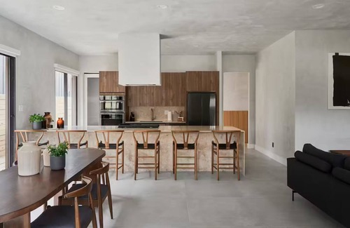 Conroe House | The Brown Oak: Nature & Splendor
