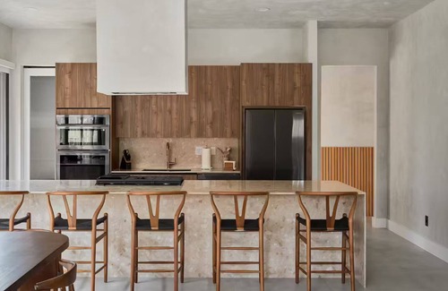 Conroe House | The Brown Oak: Nature & Splendor