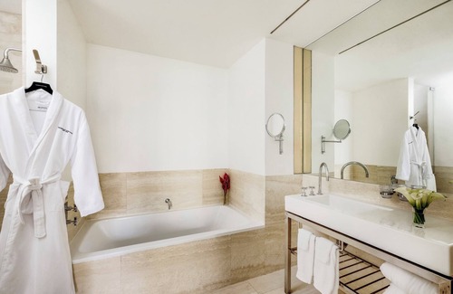 Midtown Hotel | The Bryant Park Hotel