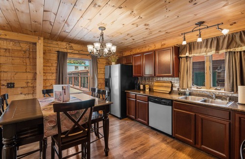West Yellowstone Hotel | The Bucking Moose