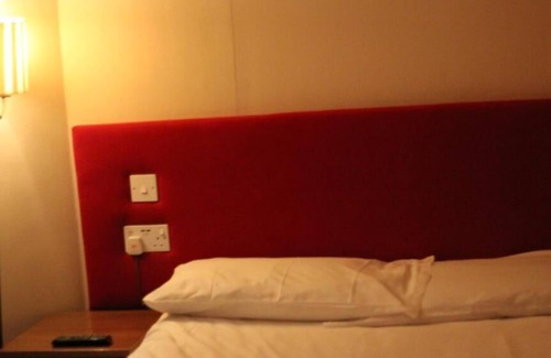 Norbiton Hotel | The Bull and Bush Hotel Kingston