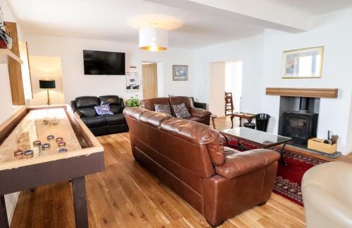 Deiniolen House | The Bull Inn