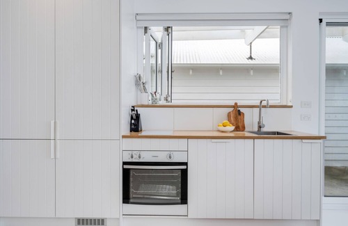 Coal Point House | The Bungalow - Absolute Waterfront
