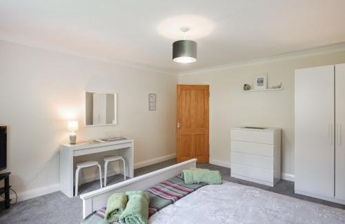 Kingswood House | The Bungalow