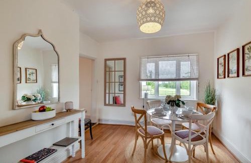 Lincoln House | The Bungalow