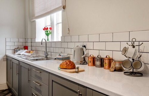 Lincoln House | The Bungalow - Two Bedroom House, Sleeps 4