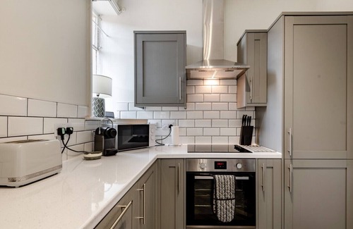 Lincoln House | The Bungalow - Two Bedroom House, Sleeps 4