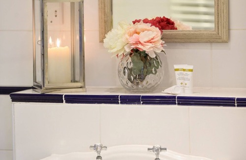 Ashmore Green Hotel | The Bunk Inn
