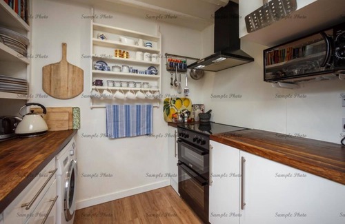 Maidstone Cottage | The Buttery Maidstone. 500 year old Cottage locates on wall of 450 acre parkland