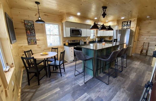 Logan Cabin | The Cabin at Lapp's Lodging