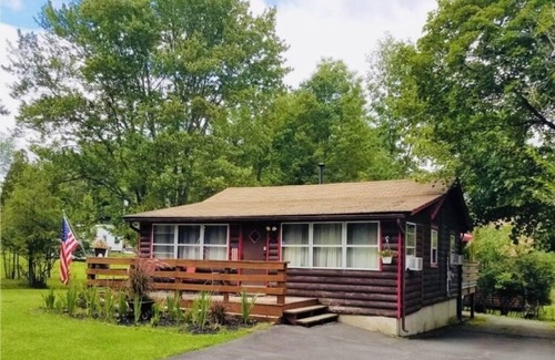 White Lake Cottage | The Cabin at Bethel